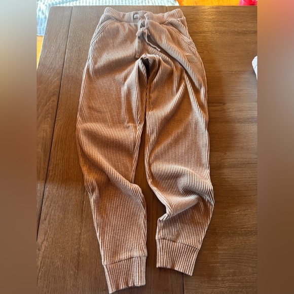 ALO ribbed tan joggers - Picture 4 of 5